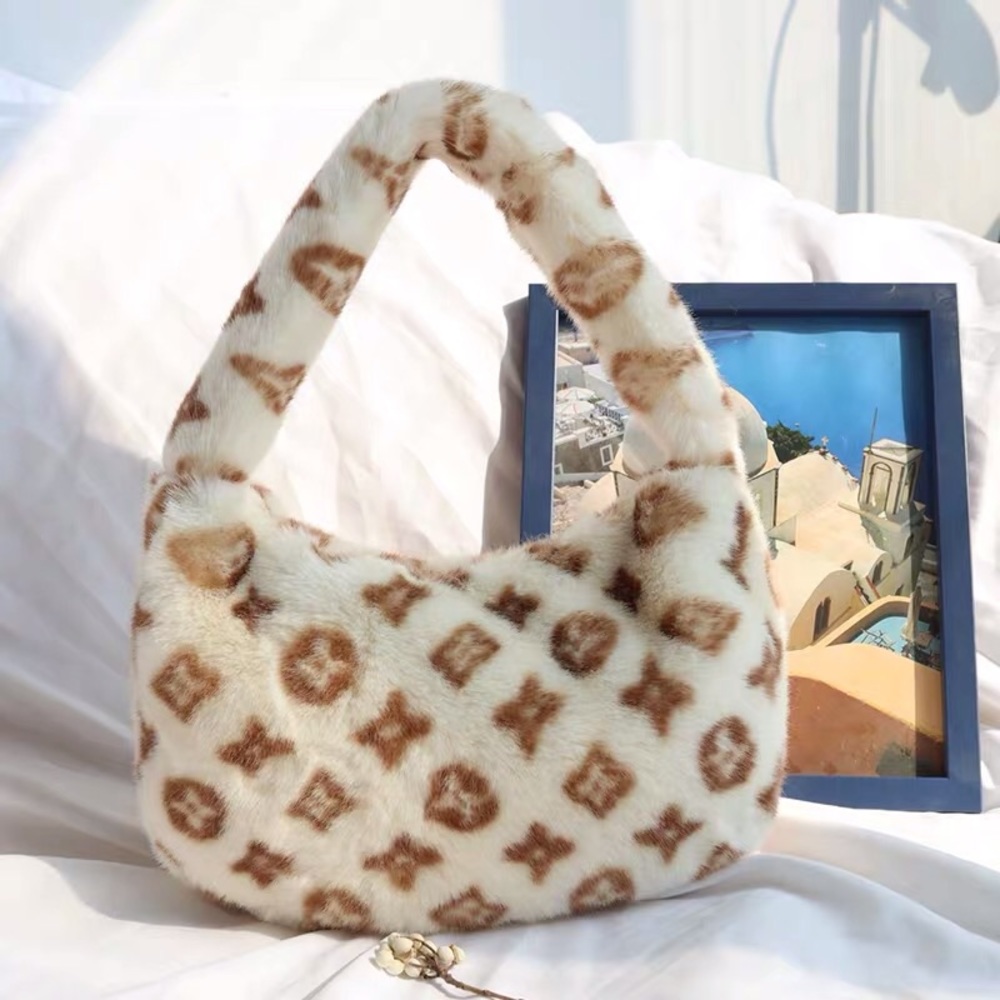 Faux Rabbit Fur Shoulder Bag 💕💕